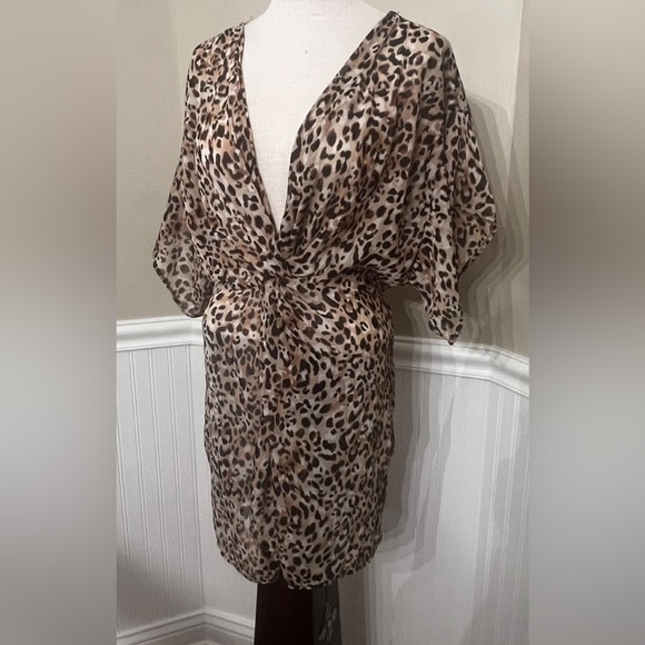 Time and Tru Leopard Print Cover Up Size M 8-10 excellent condition - Picture 1 of 7